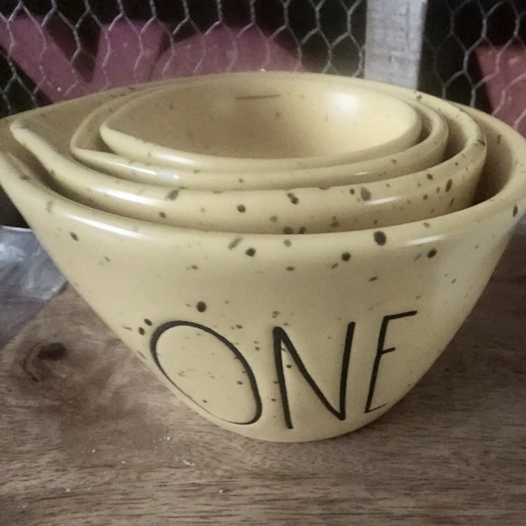 Rae Dunn Yellow Speckled Measuring Cups